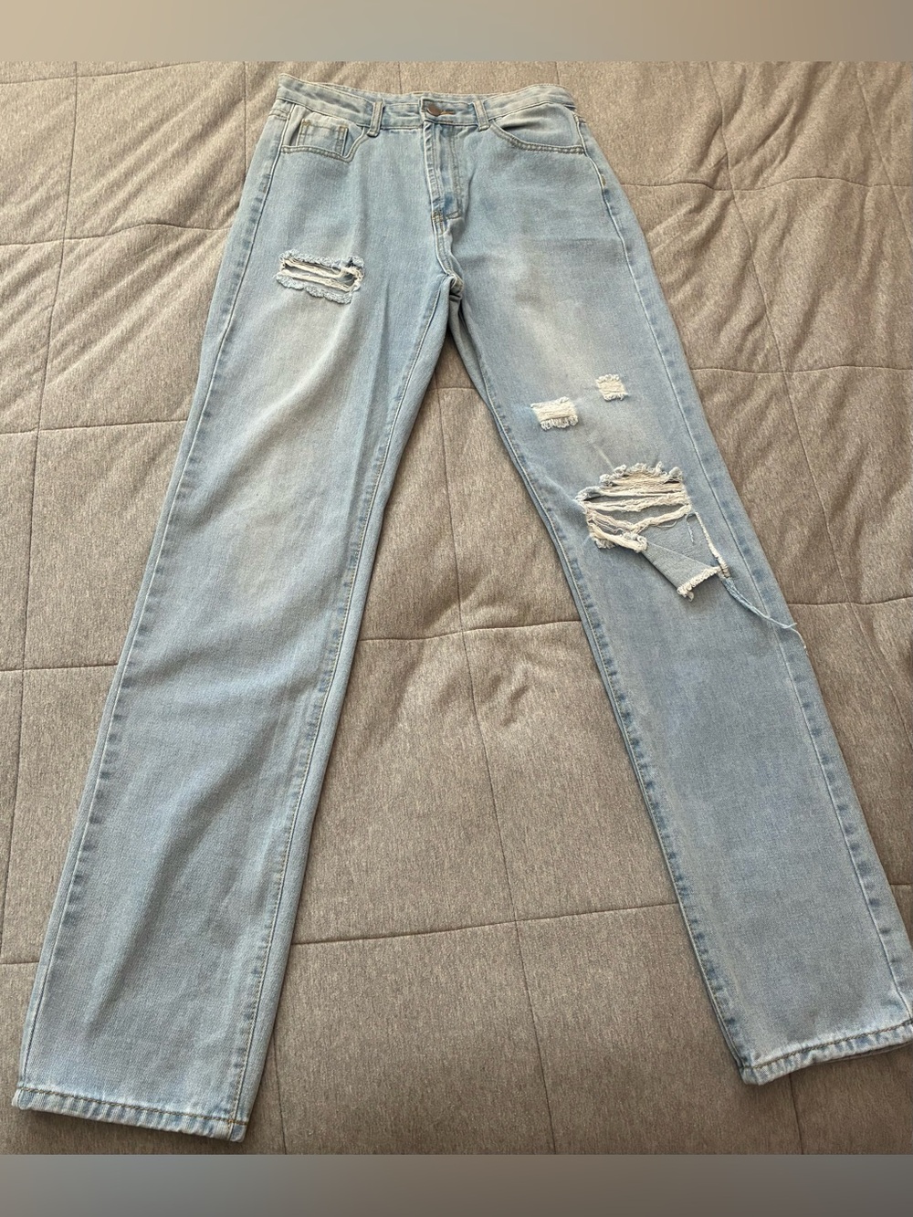 SHEIN Light Blue Distressed Straight-Leg Jeans